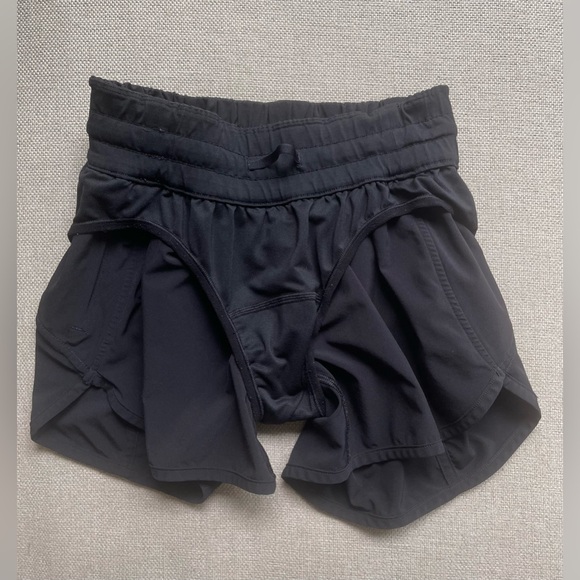 Lululemon Tracker Shorts Lined Inseam 4” In Black Size 4 - Picture 6 of 8